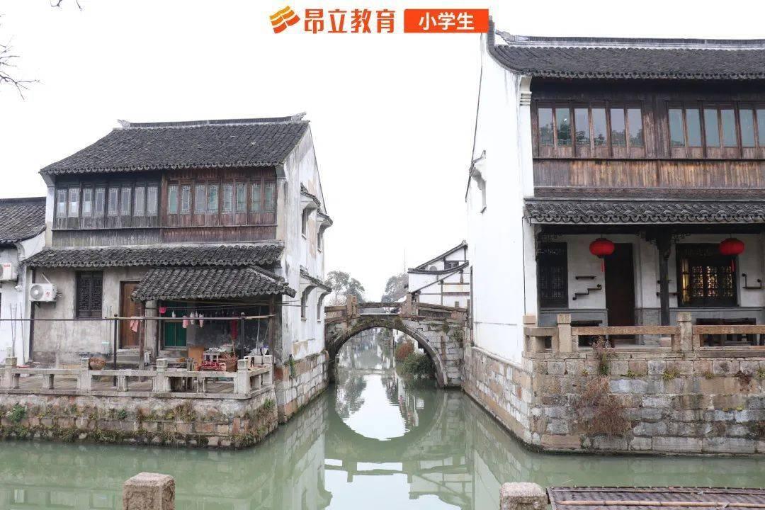 笑脸球的冒险之旅
